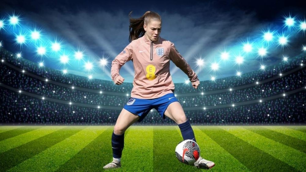 Jess Hames kick to football